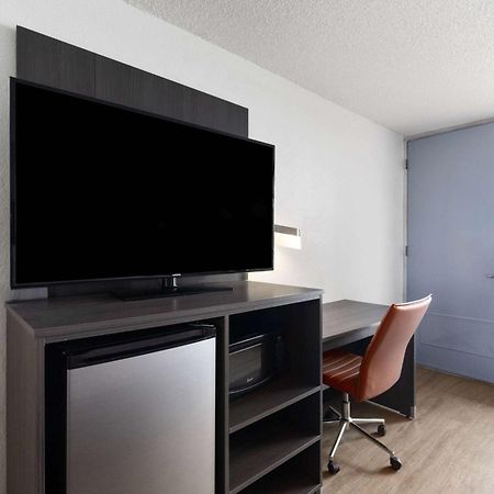Super 8 By Wyndham Riverside Al Buitenkant foto