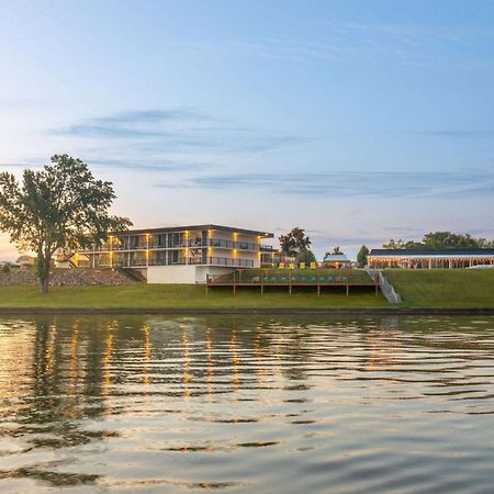 Super 8 By Wyndham Riverside Al Buitenkant foto