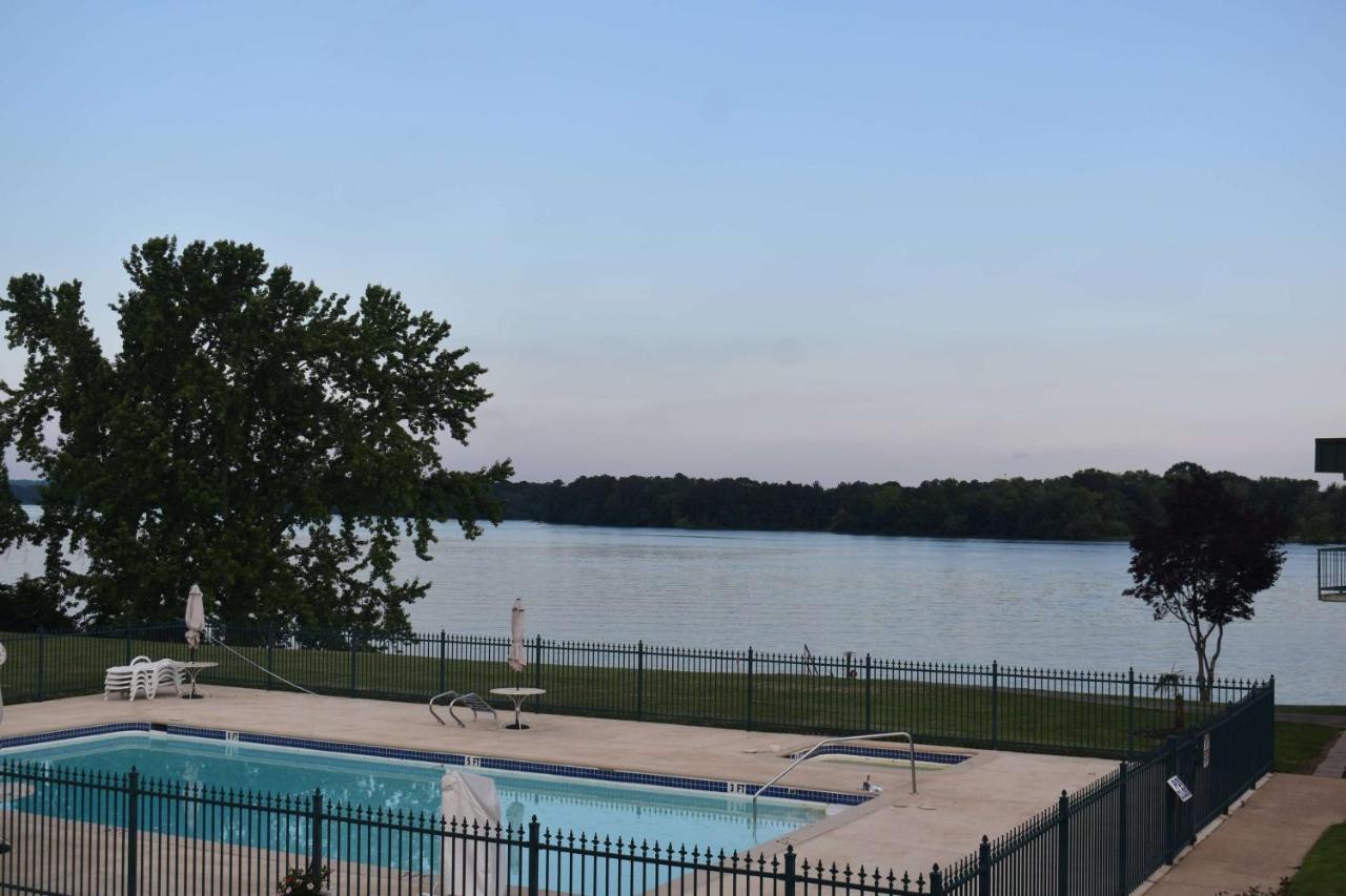 Super 8 By Wyndham Riverside Al Buitenkant foto