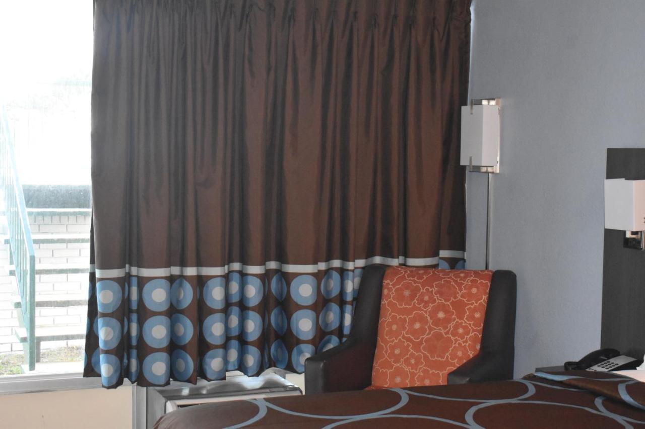 Super 8 By Wyndham Riverside Al Buitenkant foto