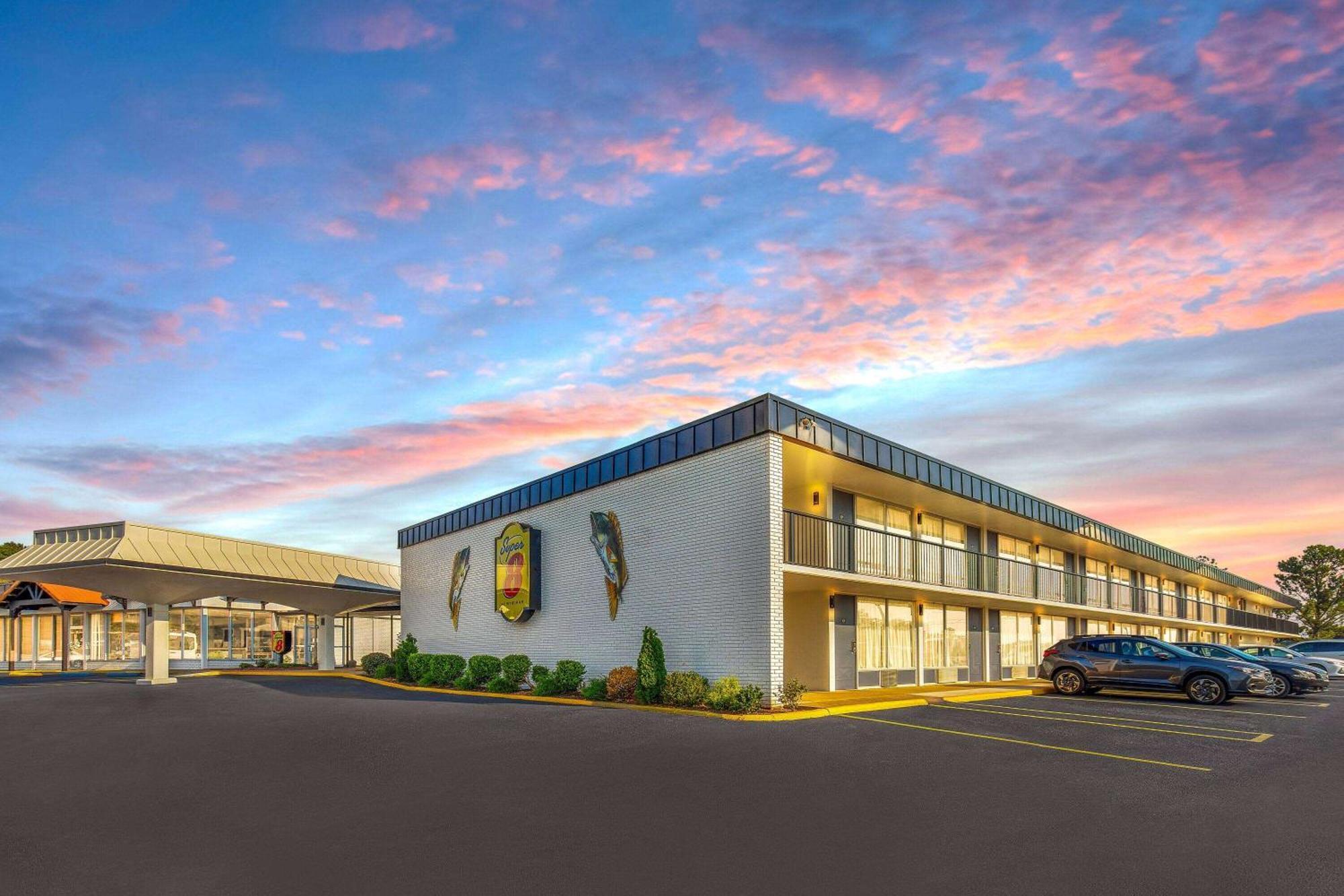 Super 8 By Wyndham Riverside Al Buitenkant foto