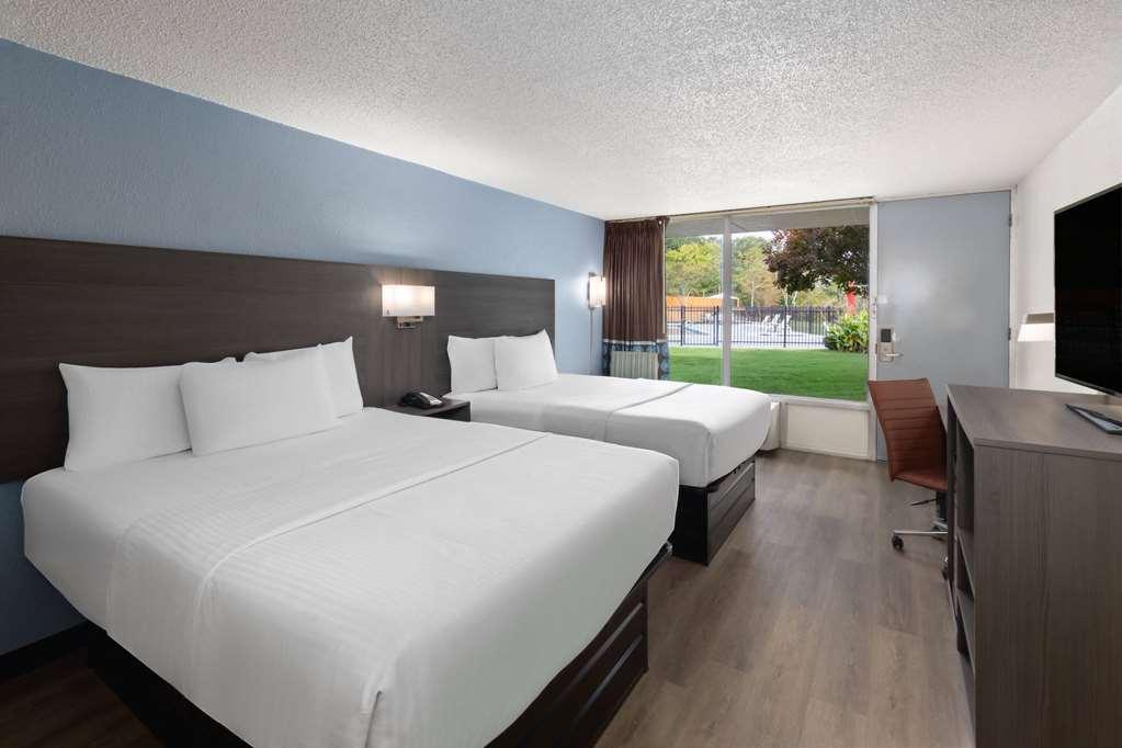 Super 8 By Wyndham Riverside Al Kamer foto