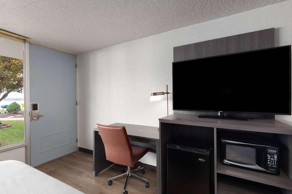 Super 8 By Wyndham Riverside Al Kamer foto